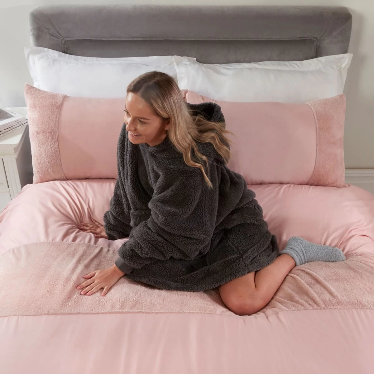 Brentfords Teddy Fleece Panel Duvet Cover Set - Blush 3 Brentfords Teddy Fleece Panel Duvet Cover Set - Blush - Image 3