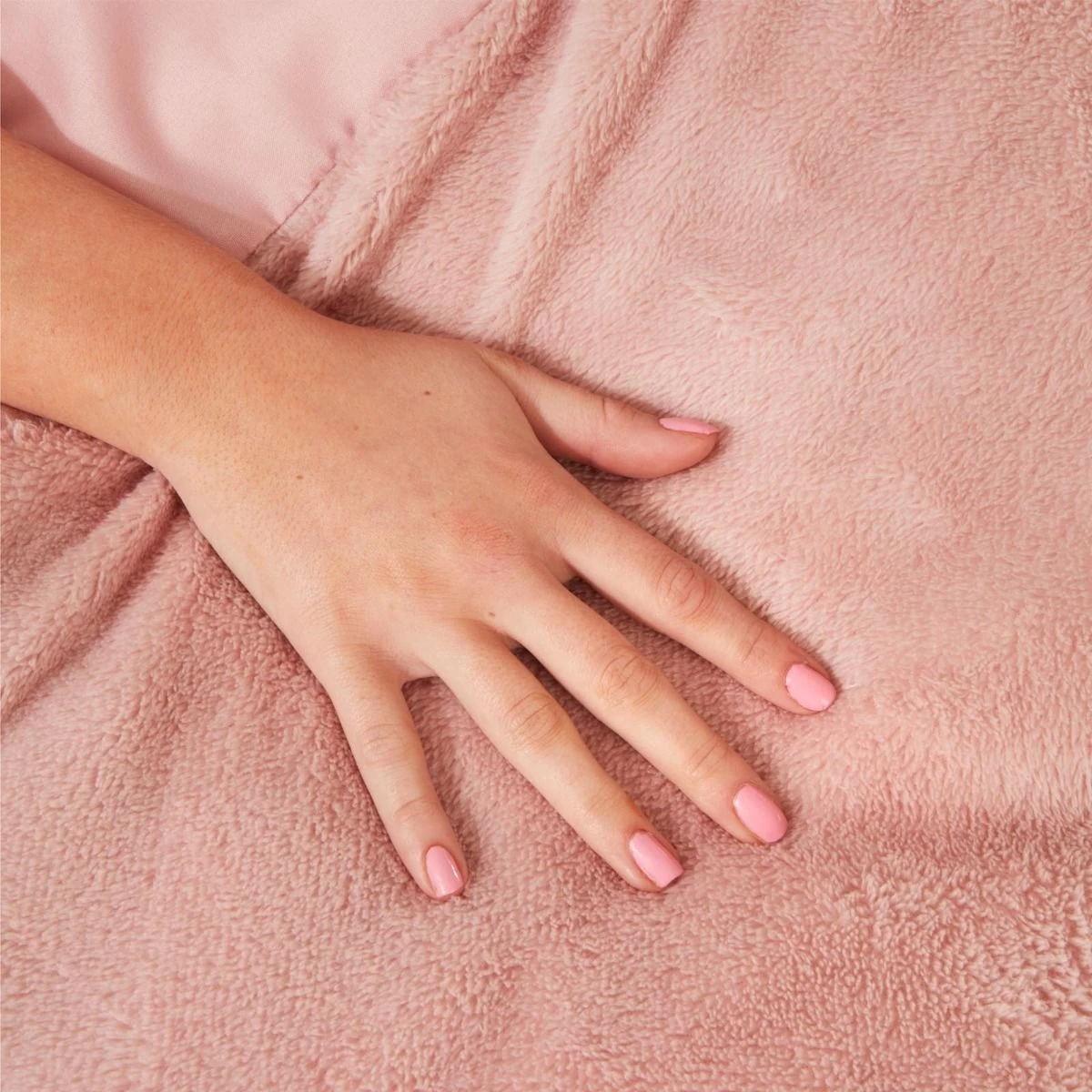 Brentfords Teddy Fleece Panel Duvet Cover Set - Blush 4 Brentfords Teddy Fleece Panel Duvet Cover Set - Blush - Image 4