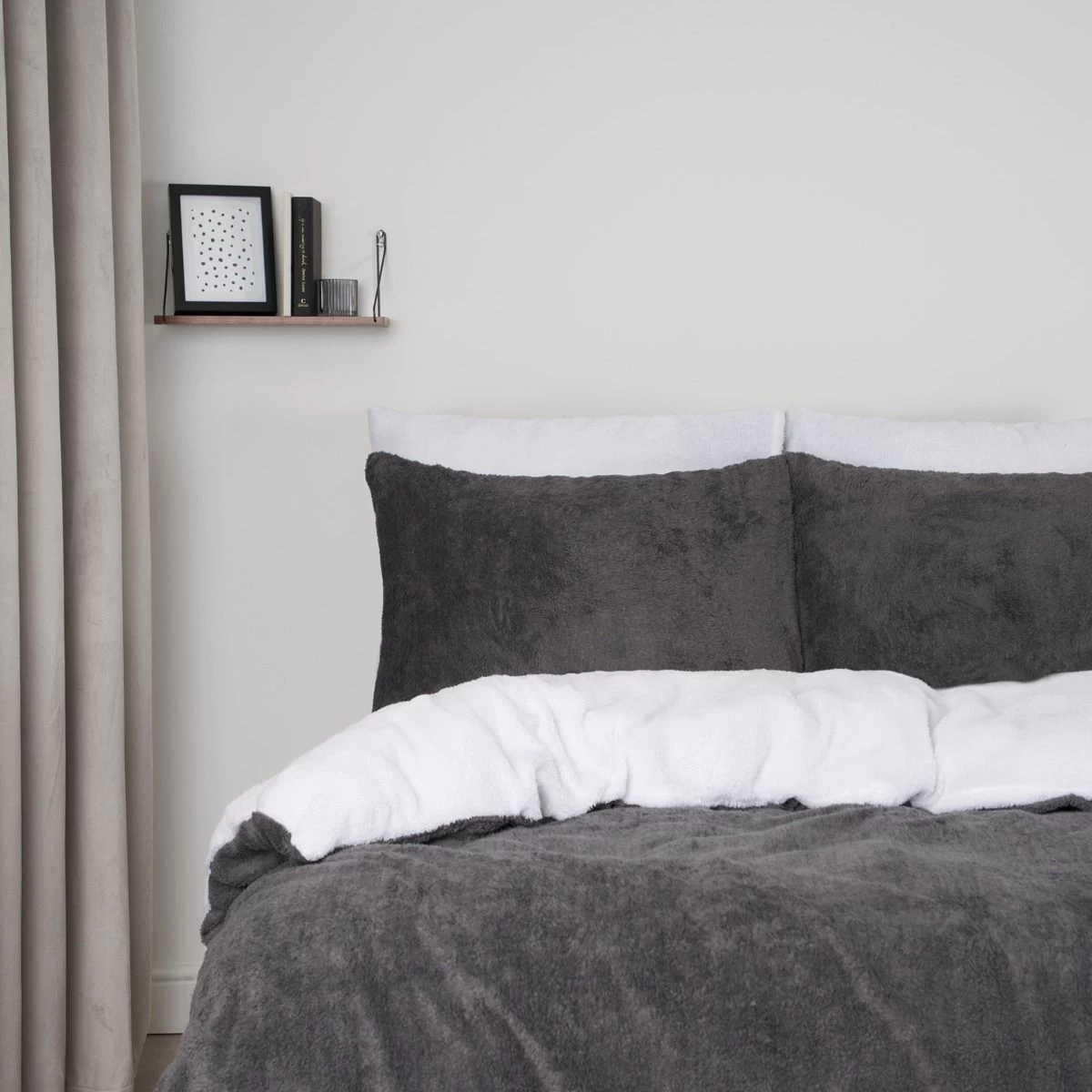 Brentfords Teddy Fleece Reversible Duvet Cover Set - Charcoal/White 2 Brentfords Teddy Fleece Reversible Duvet Cover Set - Charcoal/White - Image 2