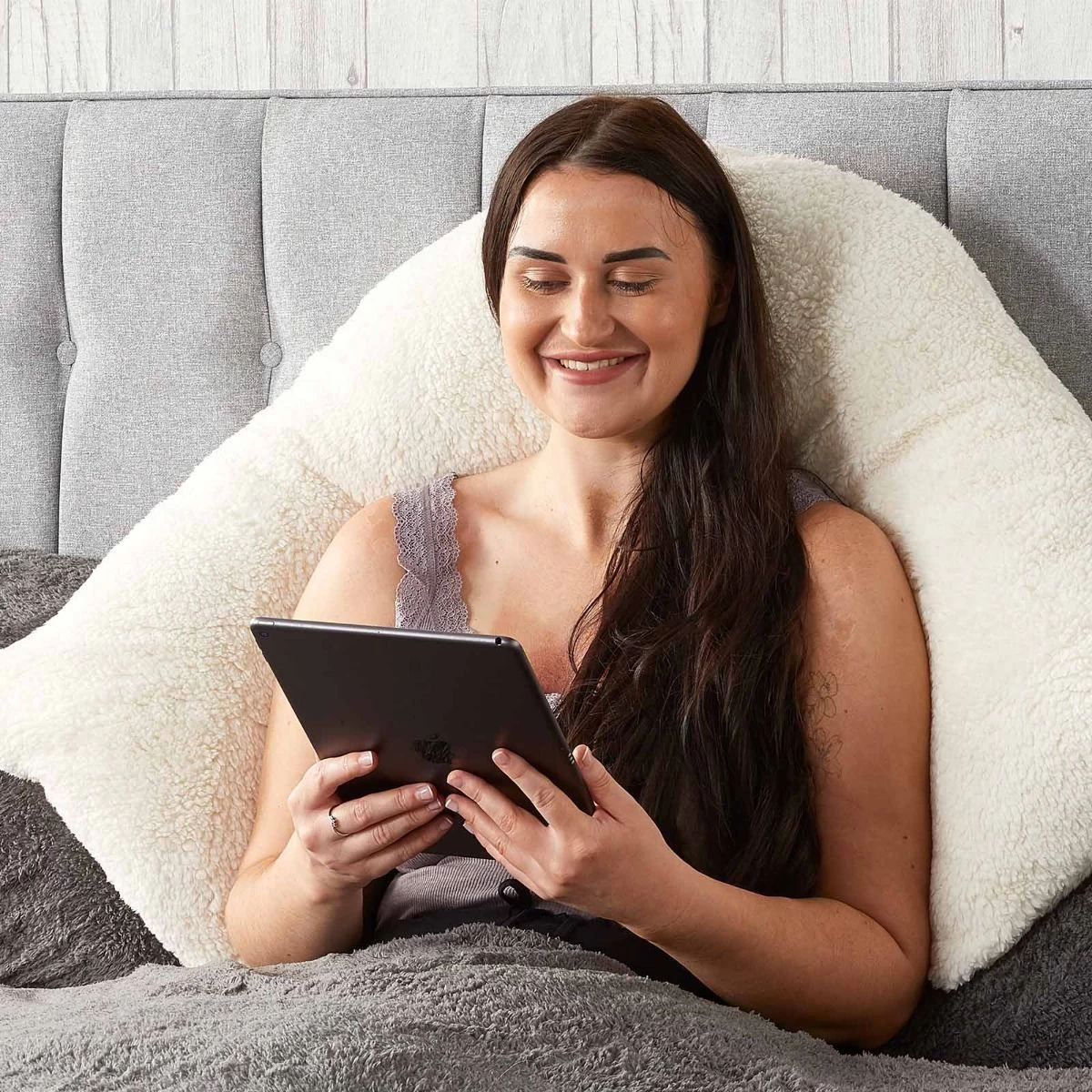 Huggleland Teddy V Shape Pillow - Cream 2 Huggleland Teddy V Shape Pillow - Cream - Image 2