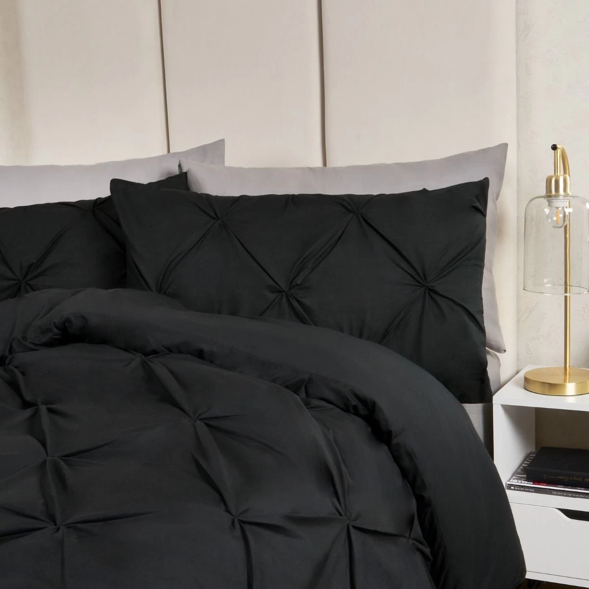 Highams Diamond Pintuck Pinch Pleat Duvet Cover Set - Black 3 Highams Diamond Pintuck Pinch Pleat Duvet Cover Set - Black - Image 3
