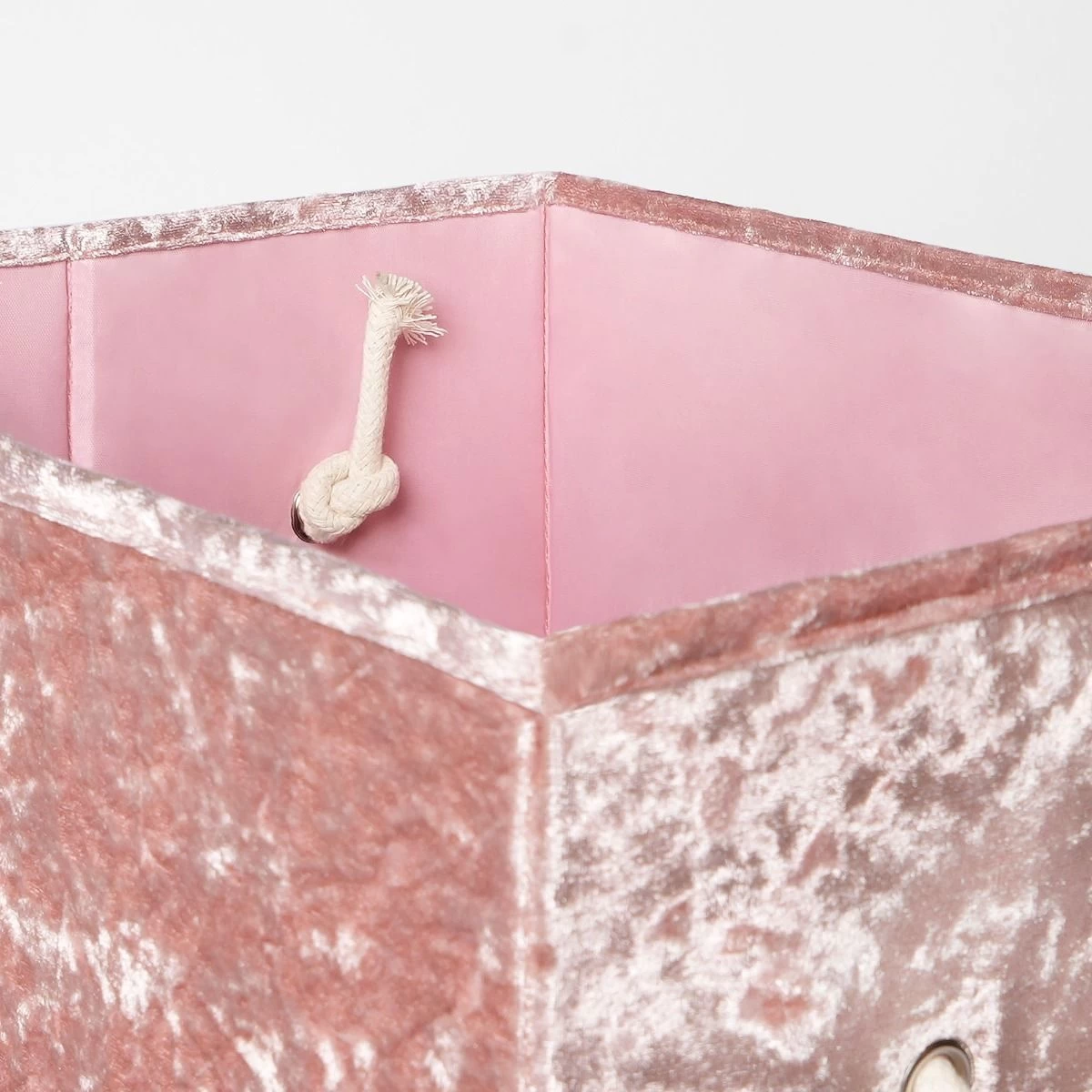 OHS Crushed Velvet Foldable Laundry Basket - Blush 4 OHS Crushed Velvet Foldable Laundry Basket - Blush - Image 4