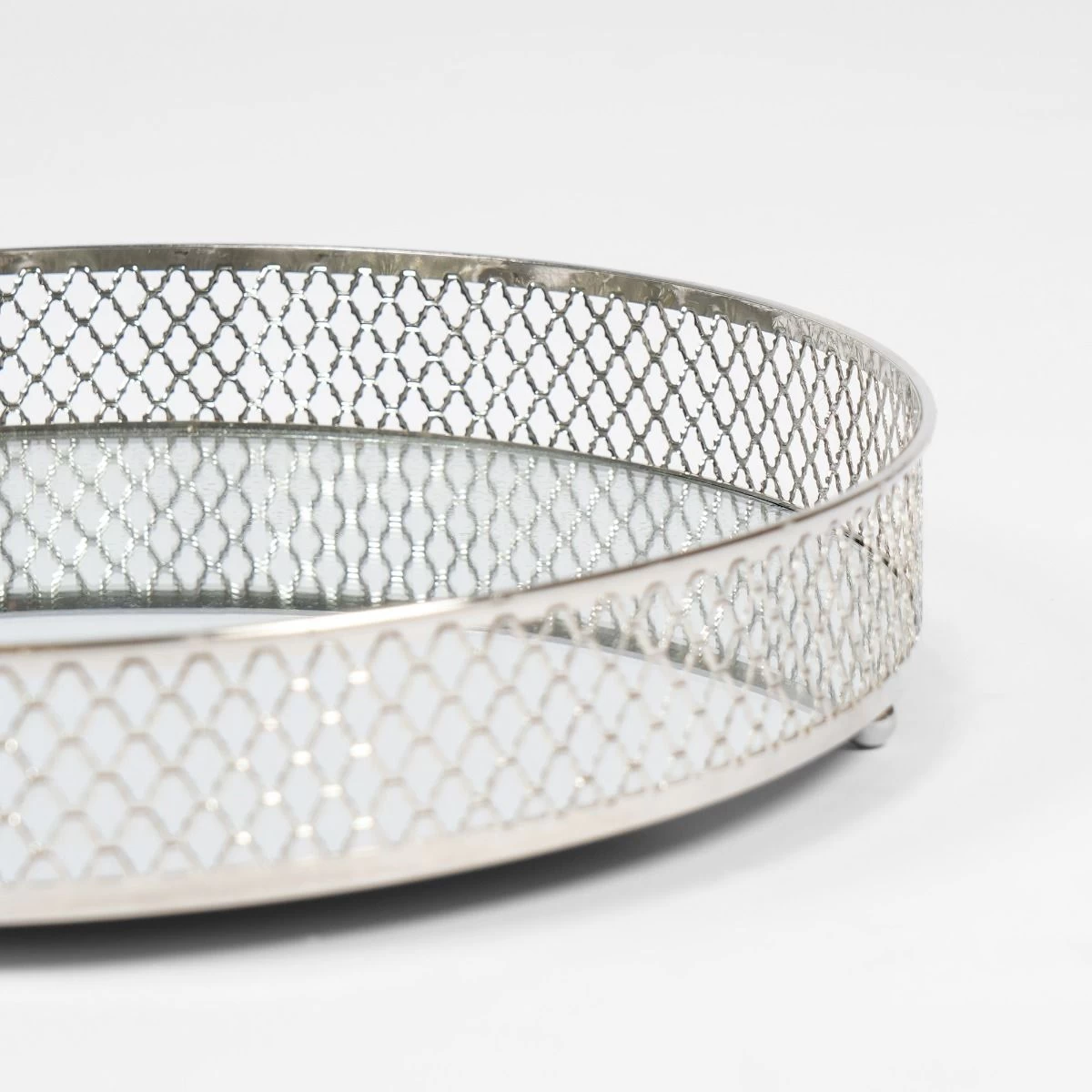OHS Round Metal Mirrored Tray - Silver 4 OHS Round Metal Mirrored Tray - Silver - Image 4