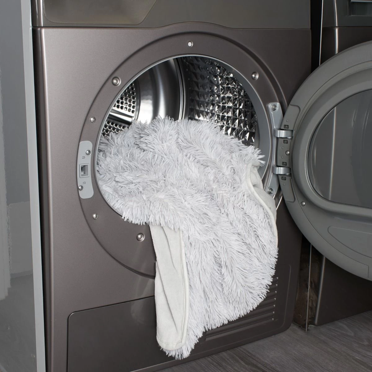 OHS Heated Fluffy Electric Blanket - Grey 6 OHS Heated Fluffy Electric Blanket - Grey - Image 6