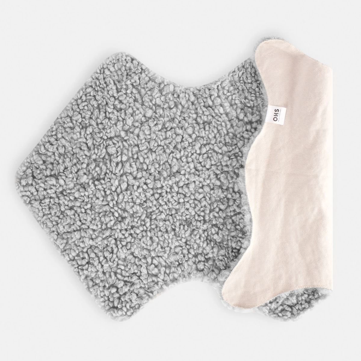 OHS Curly Sheepskin Faux Fur Rug, Silver - 60 X 90cm 4 OHS Curly Sheepskin Faux Fur Rug, Silver - 60 X 90cm - Image 4