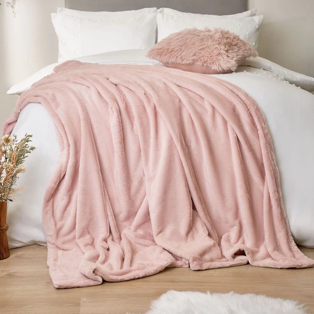 Sienna Faux Fur Fleece Throw - Blush 5 Sienna Faux Fur Fleece Throw - Blush - Image 5