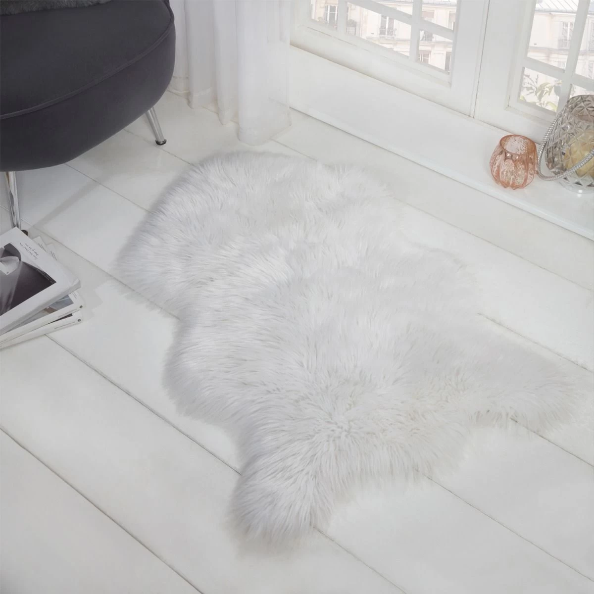 Sienna Faux Fur Sheepskin Rug, White - 60 X 90cm 2 Sienna Faux Fur Sheepskin Rug, White - 60 X 90cm - Image 2